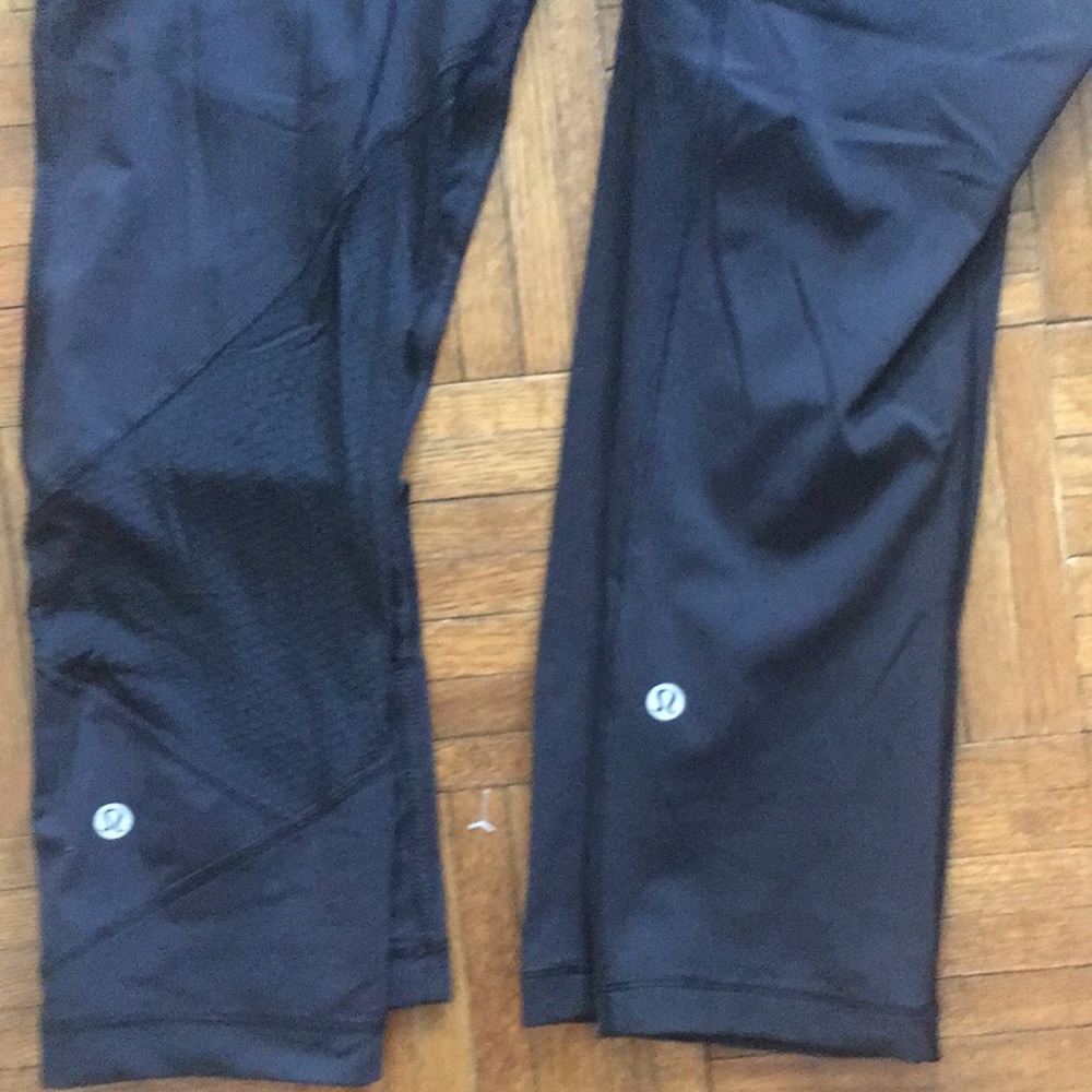 2 Pairs Lululemon BLACK Cropped leggings w pockets